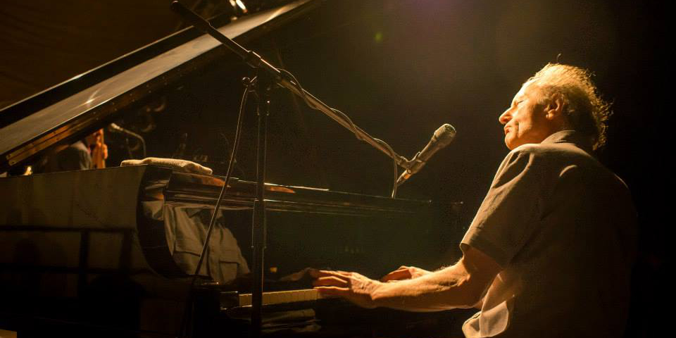 Paul Millns live am Piano
